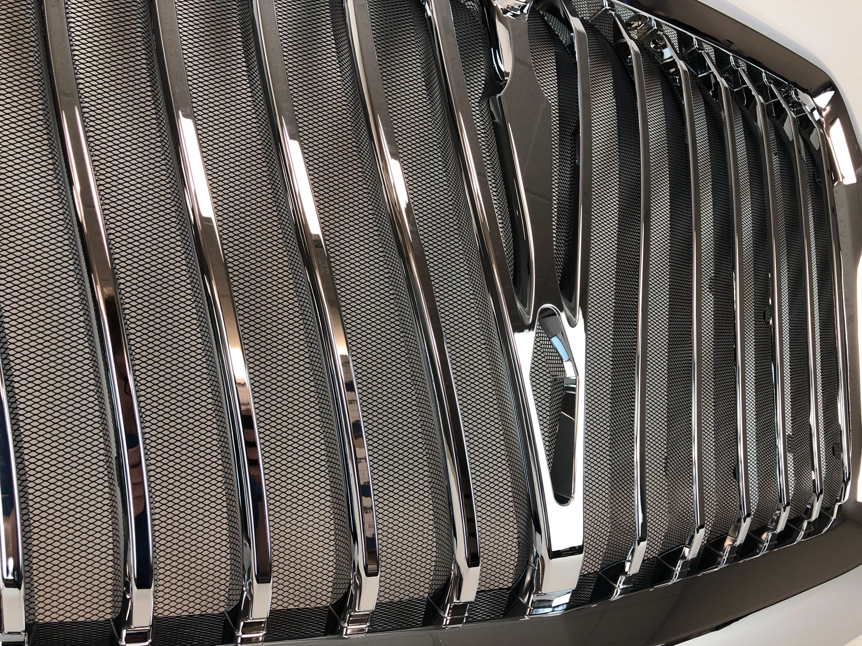 International LT Grille- Chrome w/ bugscreen 2 International LT Grille- Chrome w/ bugscreen - Image 2