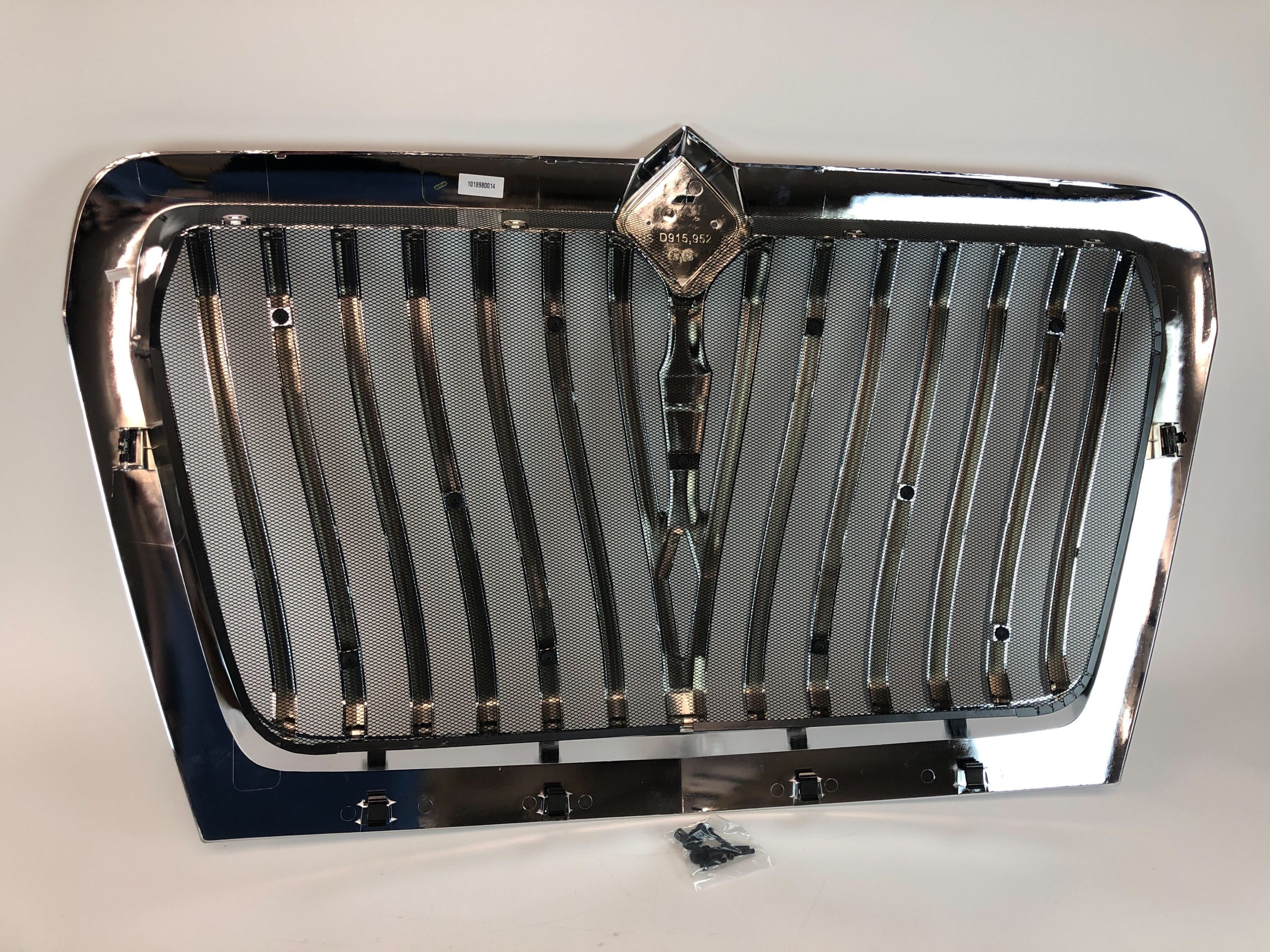 International LT Grille- Chrome w/ bugscreen 3 International LT Grille- Chrome w/ bugscreen - Image 3